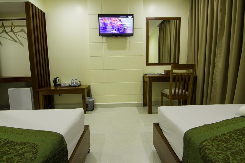 Rose Emerald Hotel Phnom Penh Exteriör bild