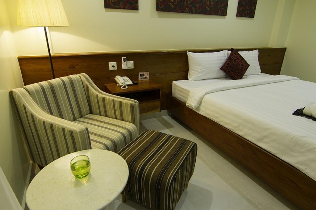Rose Emerald Hotel Phnom Penh Exteriör bild