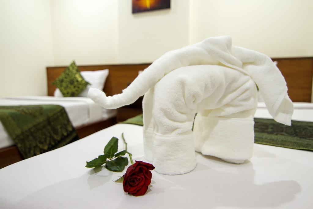 Rose Emerald Hotel Phnom Penh Exteriör bild
