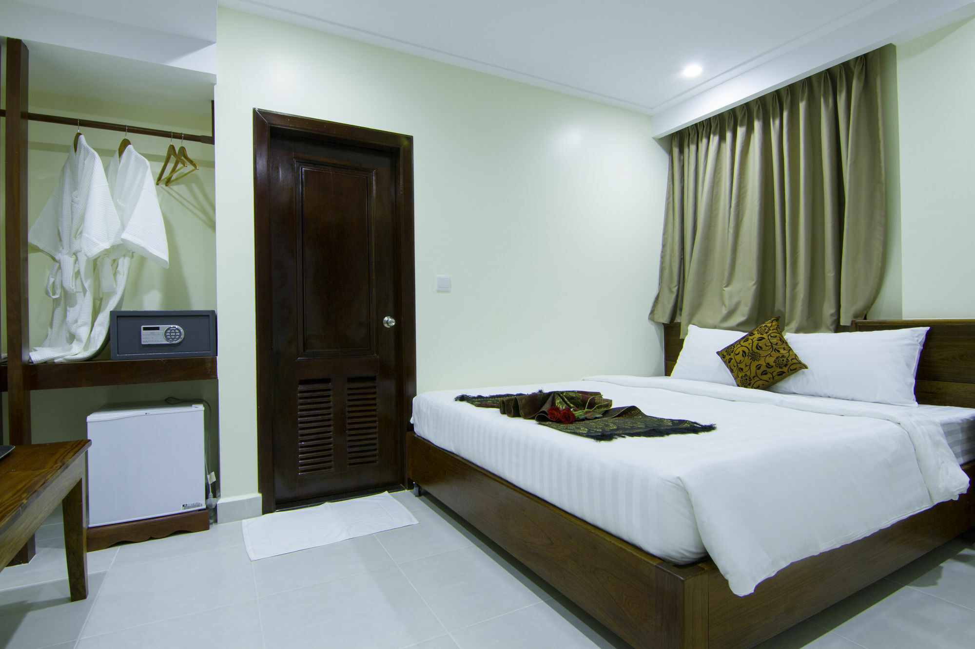 Rose Emerald Hotel Phnom Penh Exteriör bild