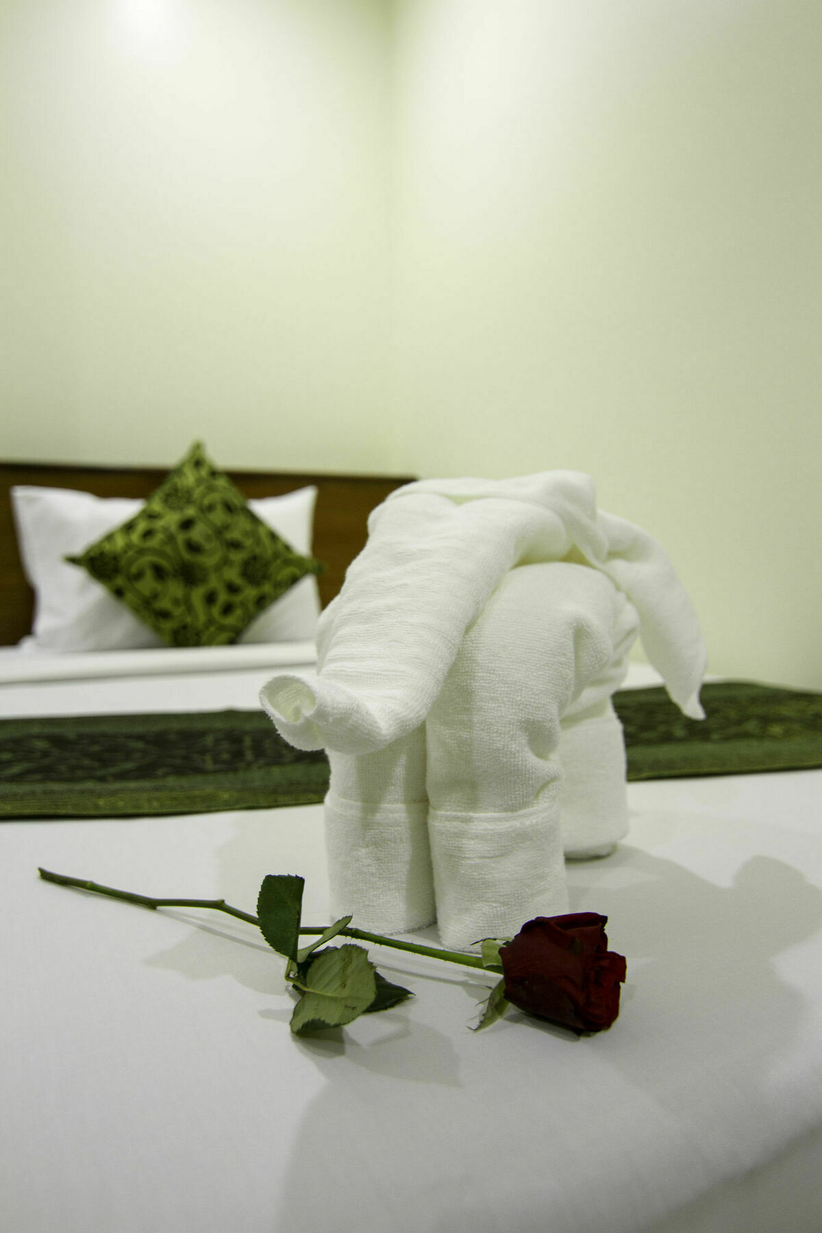 Rose Emerald Hotel Phnom Penh Exteriör bild