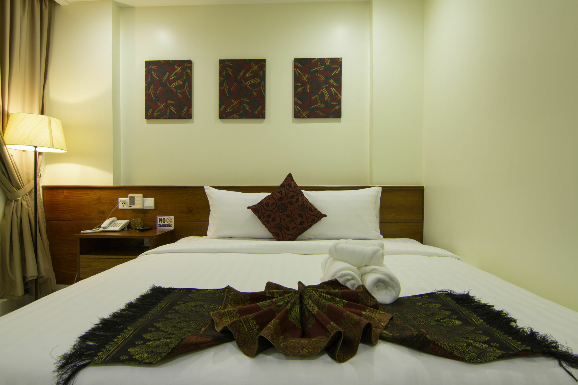 Rose Emerald Hotel Phnom Penh Exteriör bild