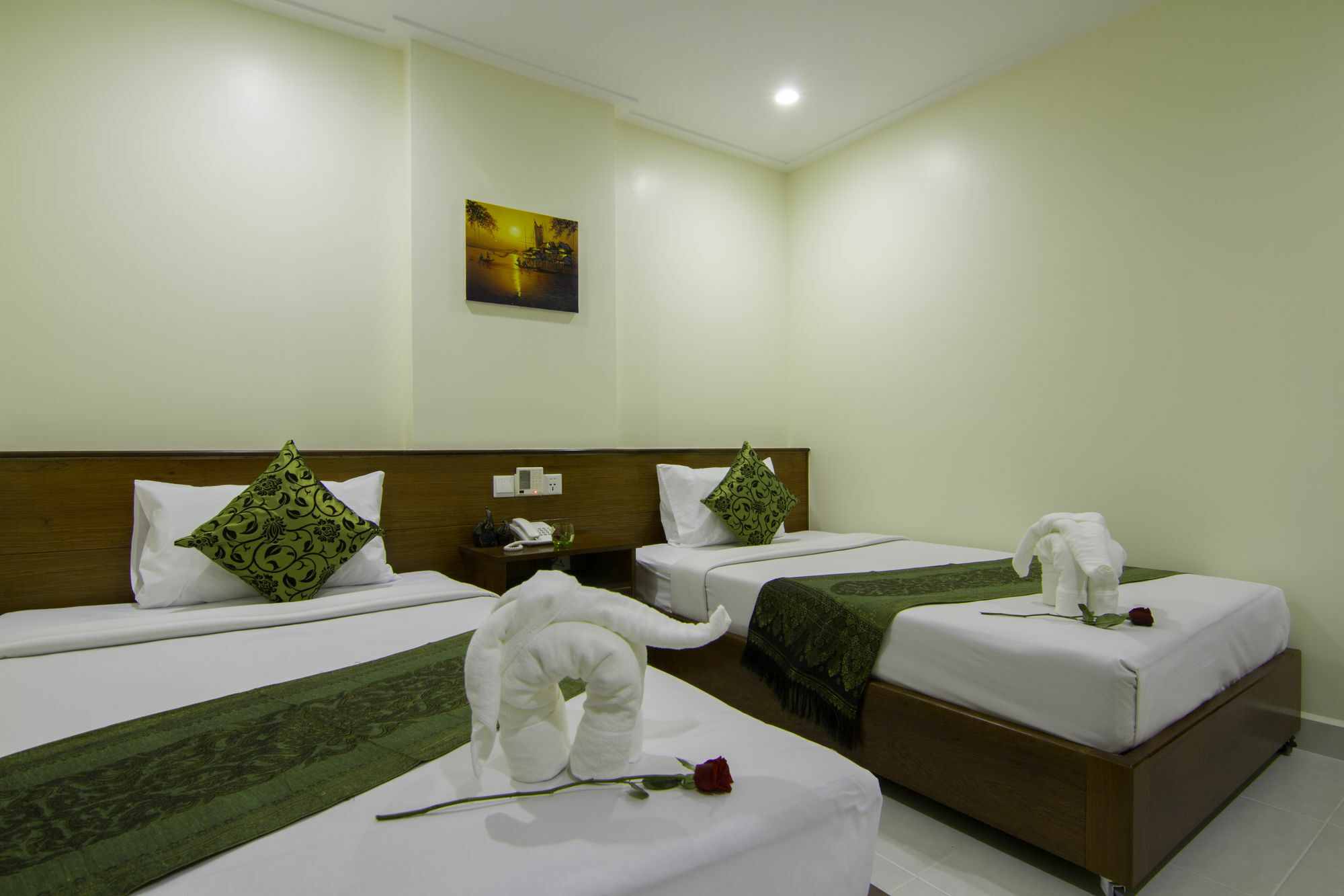 Rose Emerald Hotel Phnom Penh Exteriör bild