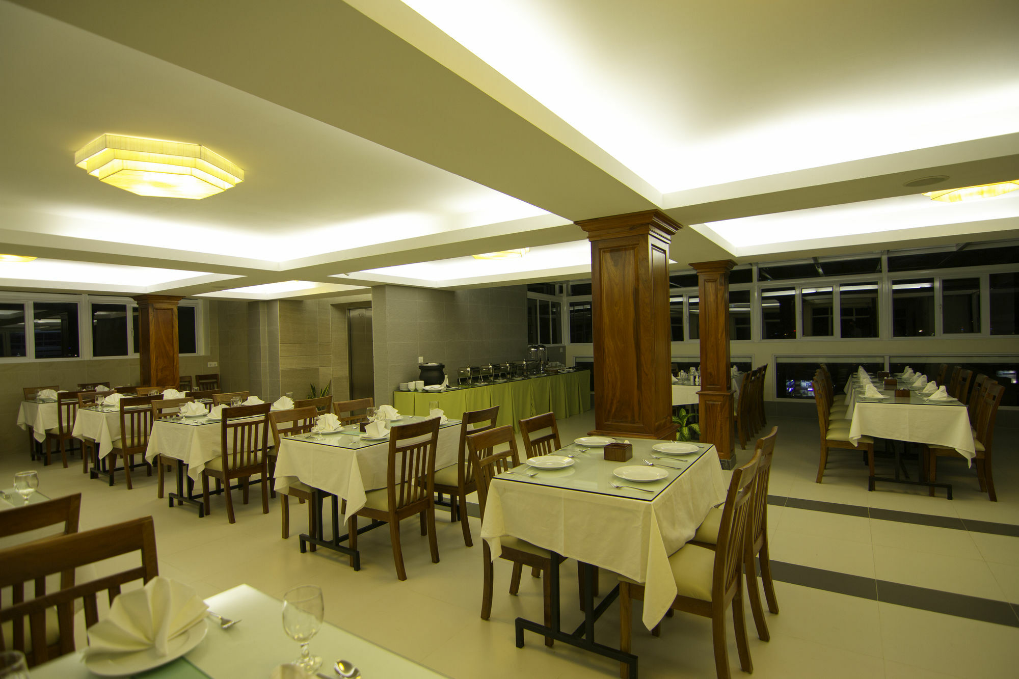 Rose Emerald Hotel Phnom Penh Exteriör bild