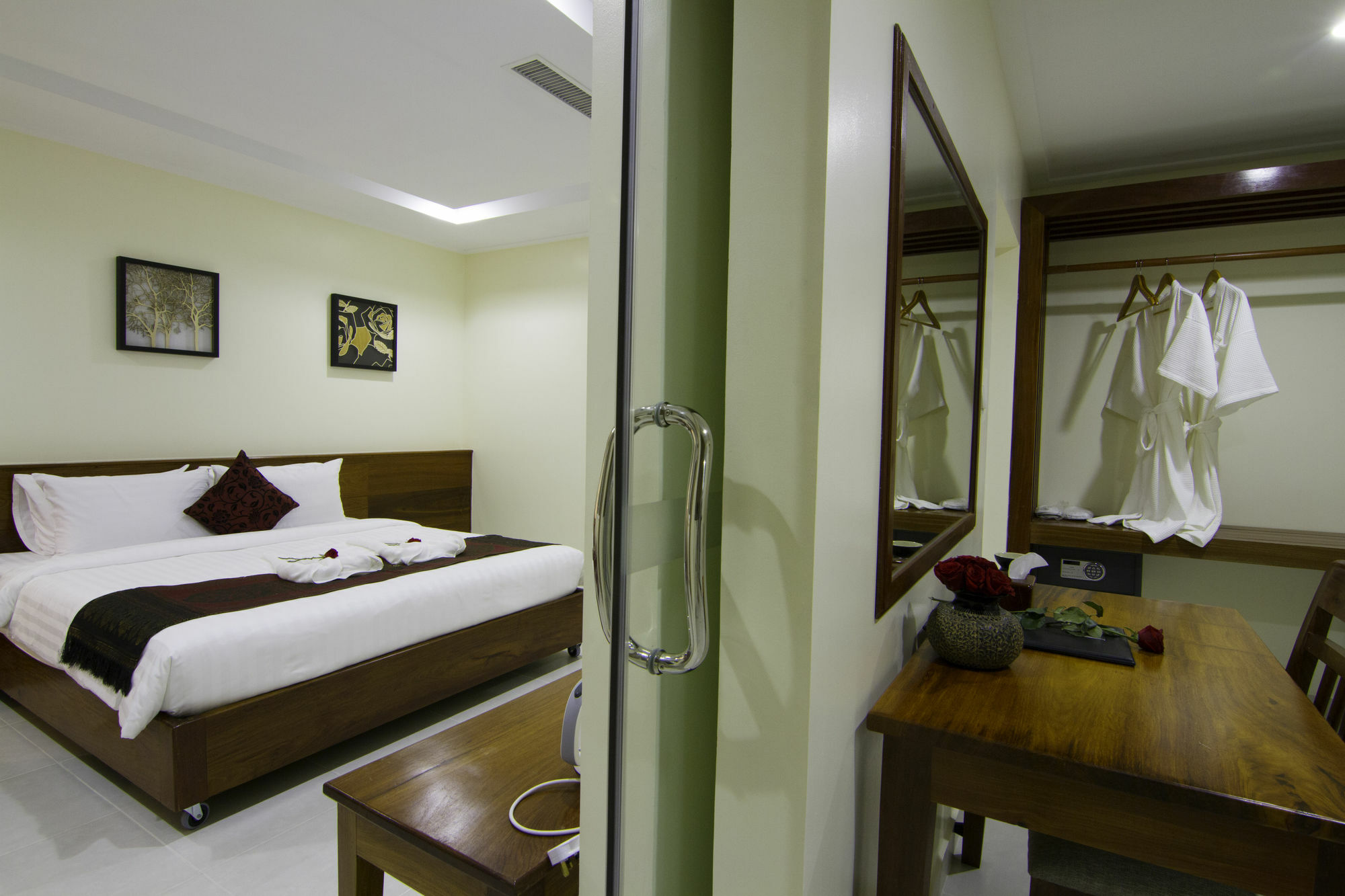 Rose Emerald Hotel Phnom Penh Exteriör bild