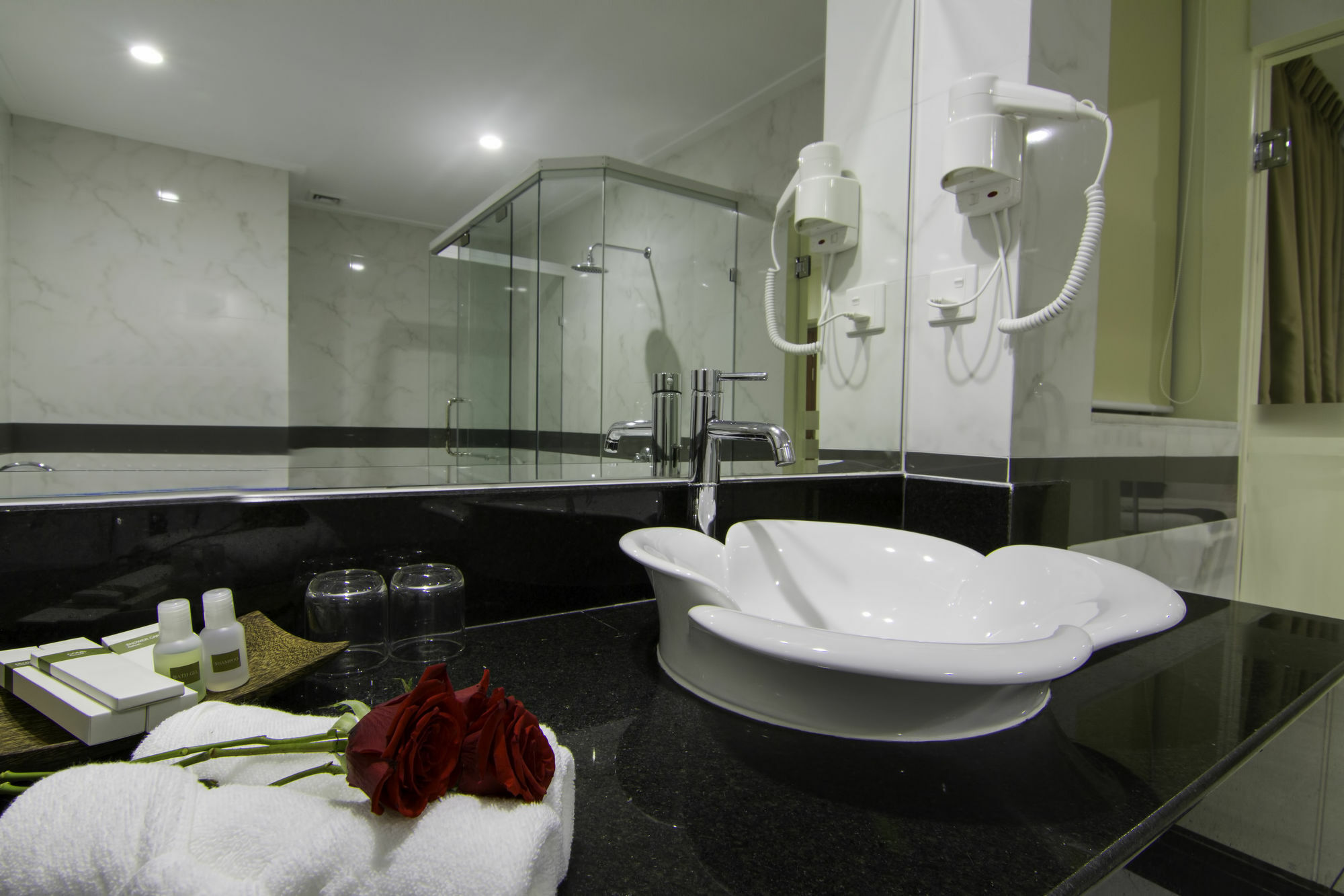 Rose Emerald Hotel Phnom Penh Exteriör bild