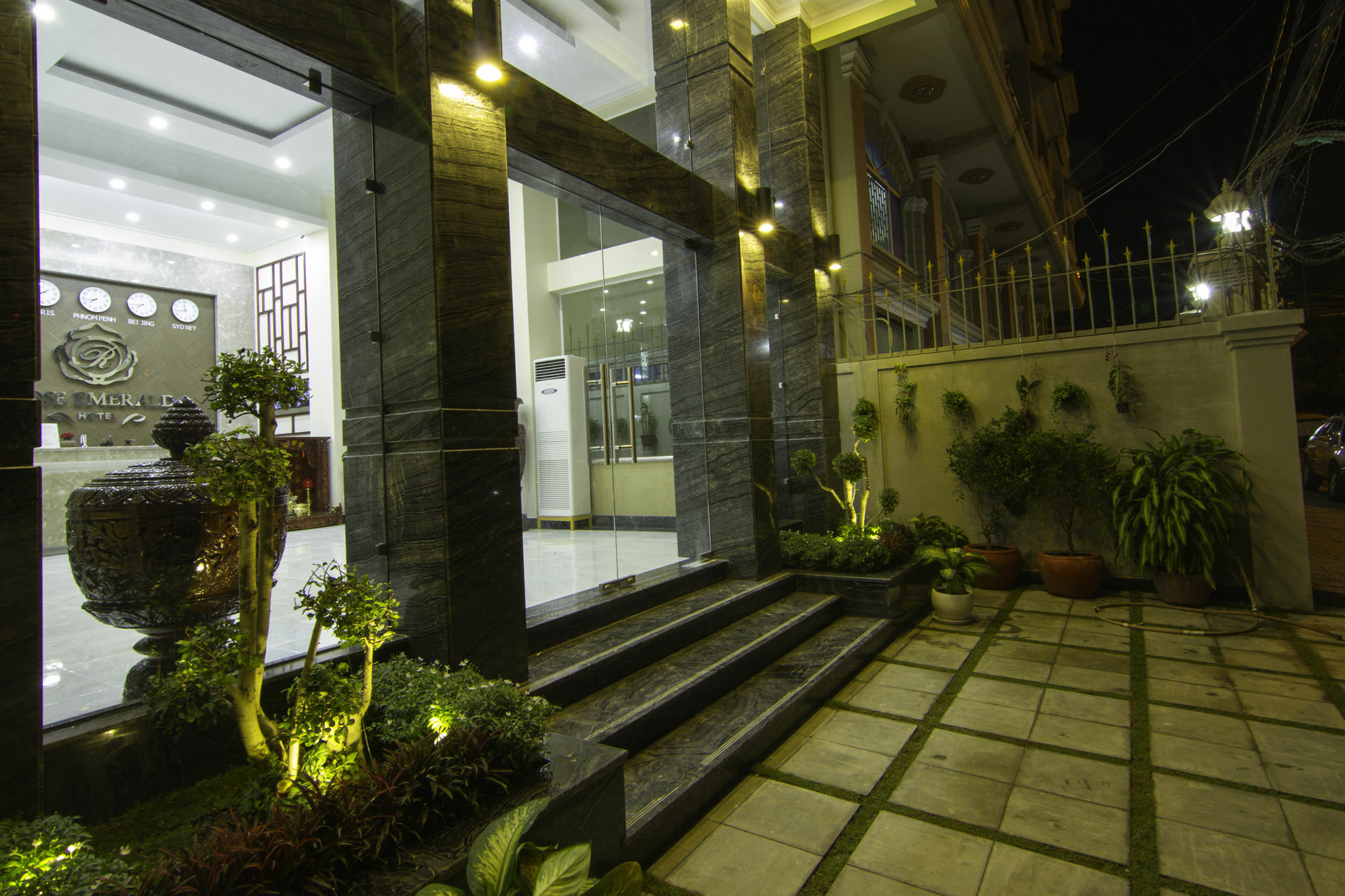 Rose Emerald Hotel Phnom Penh Exteriör bild