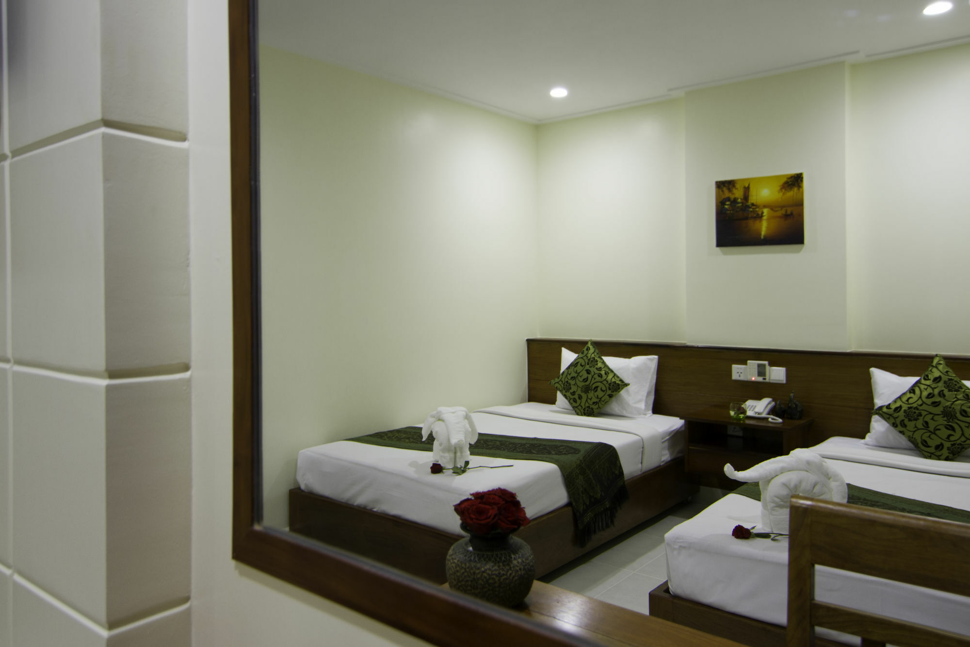 Rose Emerald Hotel Phnom Penh Exteriör bild